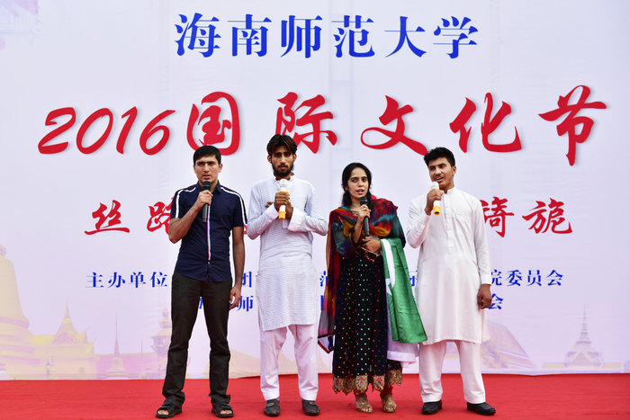巴基斯坦员工演唱歌曲.jpg