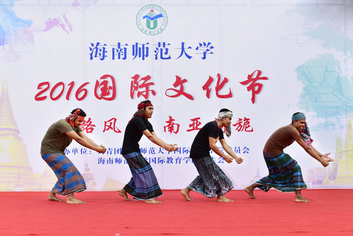 孟加拉国职工表演的《大河之舞》.jpg