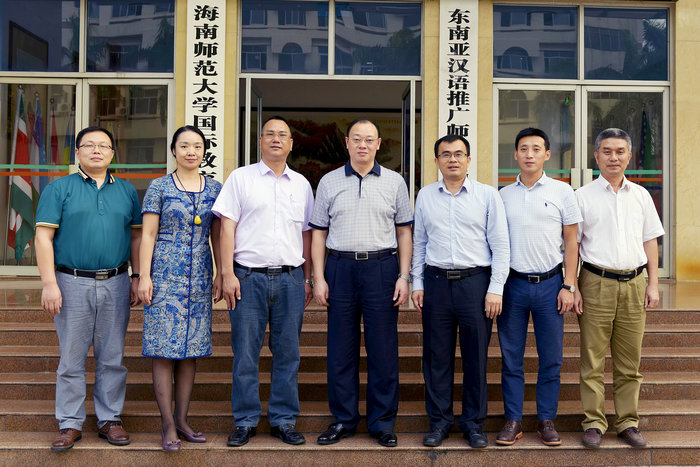 李森副董事长与77779193永利集团人员合影.jpg