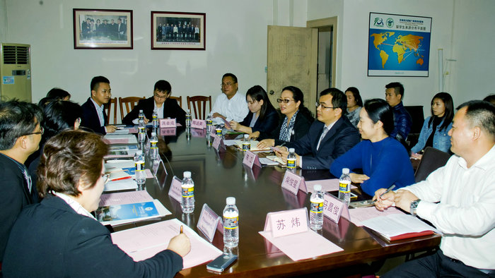 与泰国纳瓦明塔提腊大学座谈.jpg