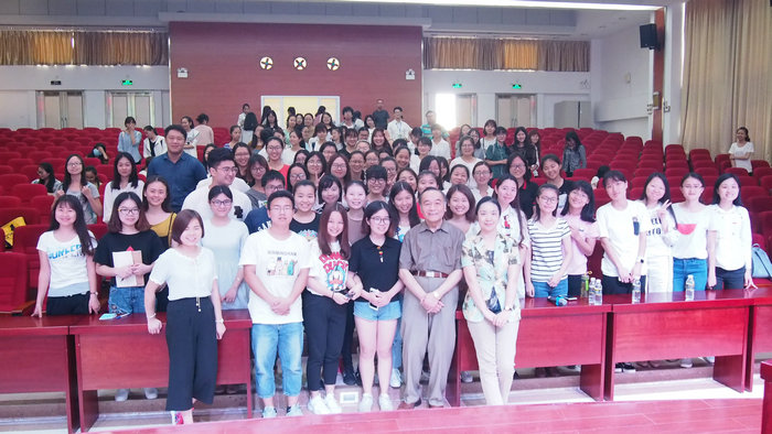 刘珣教授与公司师生合影.jpg