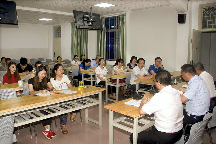 77779193永利集团全体教职工学习学校第一次党代会精神1.jpg