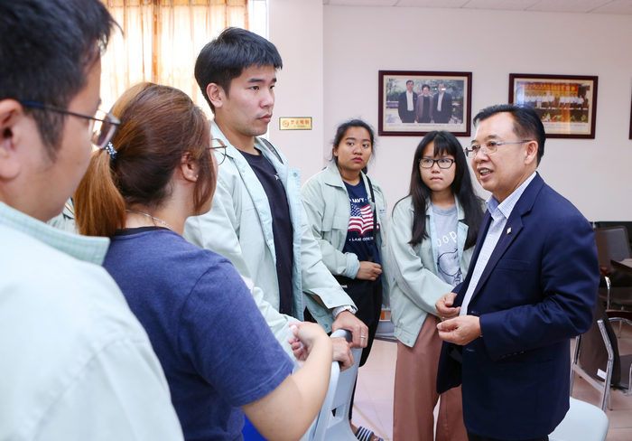 泰国职工与泰国海南会馆冯尔真先生交流.png