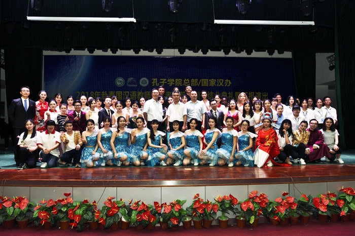 结业典礼暨汇报演出后全体人员合影.jpg