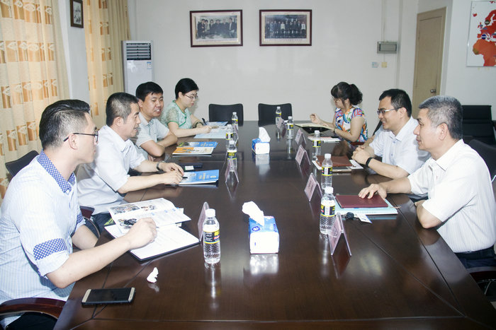 海口经济学院继续教育学院与公司人员举行座谈会1.jpg