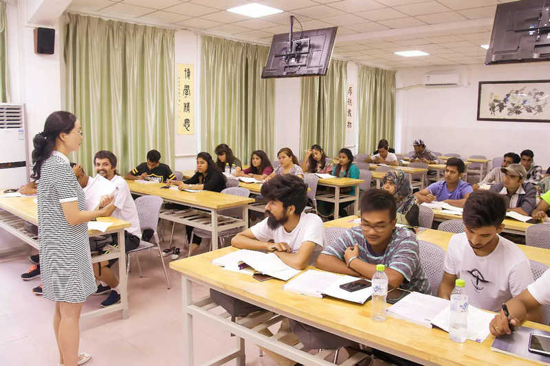 南亚团队班同学正在上开学第一课.jpg