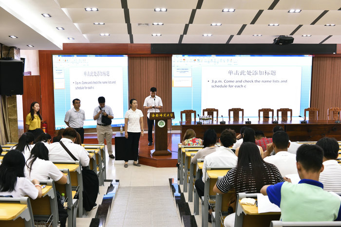 公司国际员工举行汉语分班考试.jpg