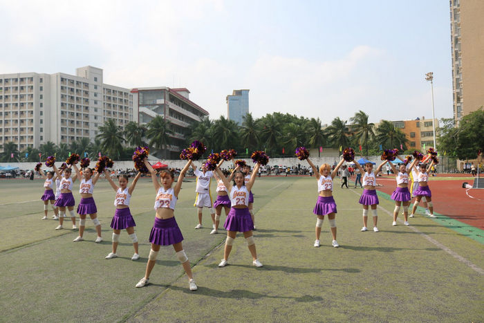 啦啦操的精彩表演.jpg