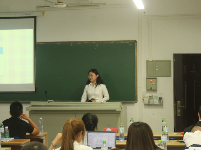 杜依同学代表团队分享营销技巧和团队管理经验.jpg