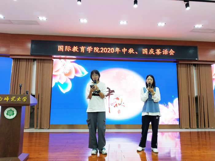 20级新生应君瑶、连佳文合唱《祝你爱我到天荒地老》.jpg