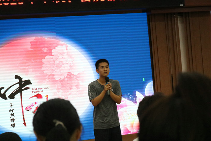 20级新生梁富雯同学演唱《一生所爱》、《探清水河》_.jpg