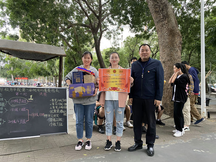 2020级文史法9班夺得冠军.jpg