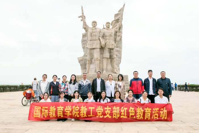 全体党员活动合影.jpg