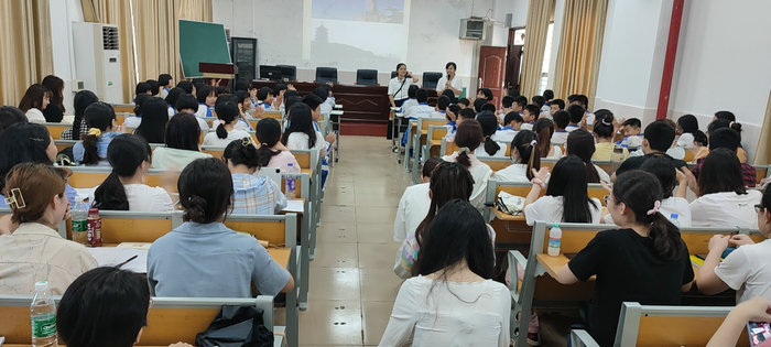 图2  员工和定安仙沟思源实验学校老师座谈.jpg