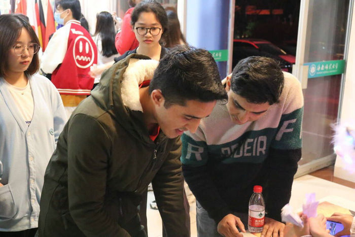职工参与现场游戏.jpg