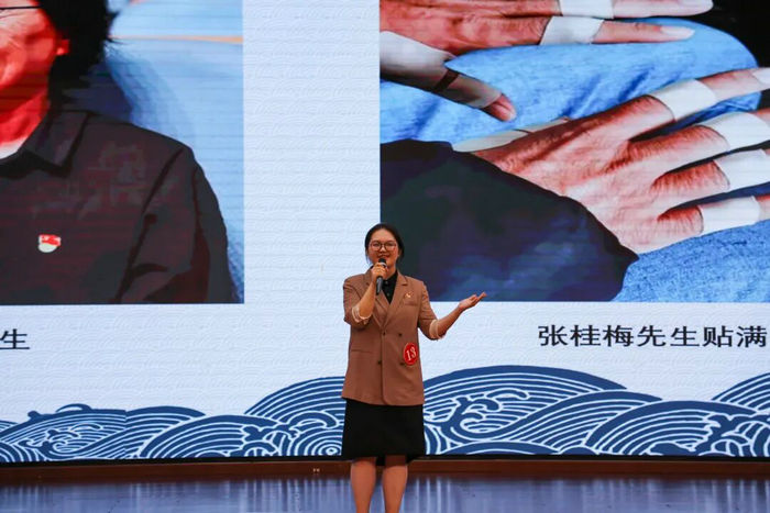 邹宇航参加教师口语技能决赛.jpg
