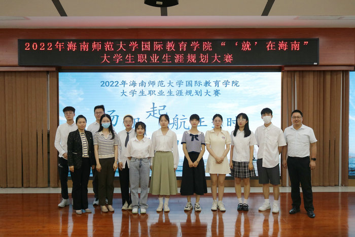 评委嘉宾与参赛选手合影留念.jpg