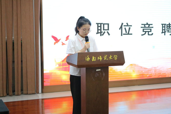 候选人发表竞选演说.jpg