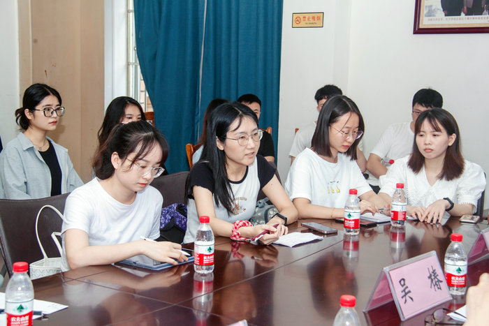 员工代表发言.jpg