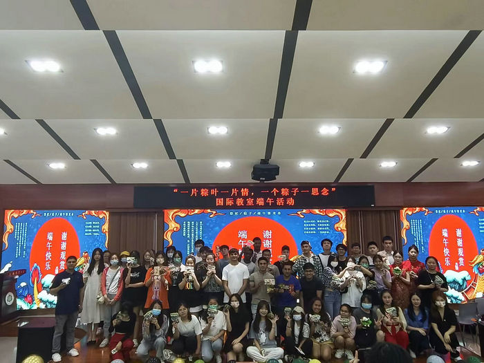 中外员工端午节活动合影留念.jpg