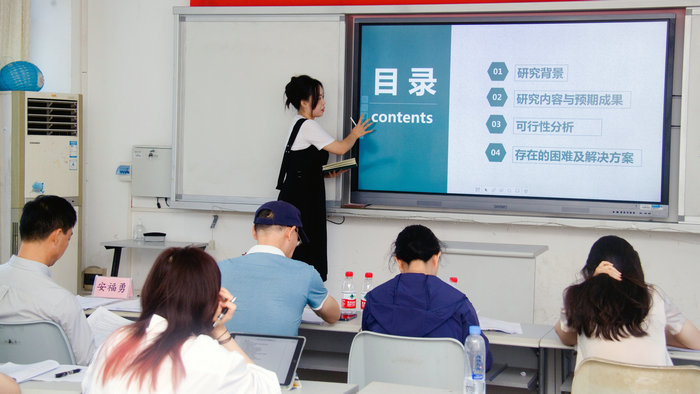 微答辩现场2.jpg