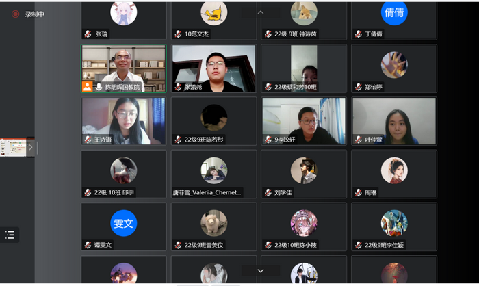 陈明辉副经理与同学们互动.png