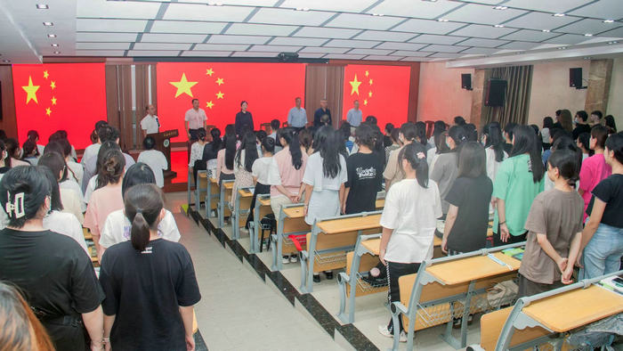 2022级新生开学典礼现场（一）1.jpg