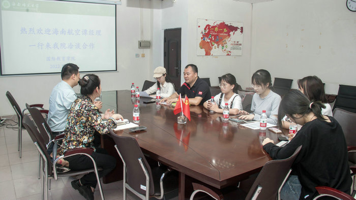 公司与海南航空集团有限公司代表进行友好洽谈（二）.jpg