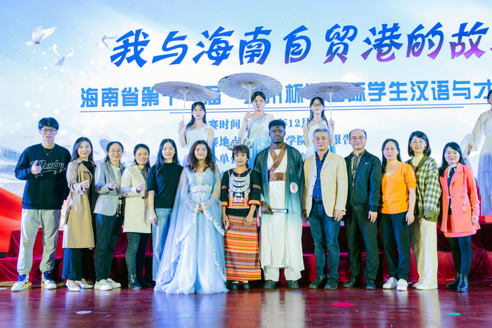 公司师生参赛大合影.jpg