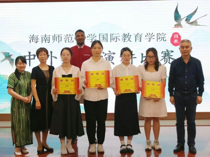 评委嘉宾与选手们合影留念.jpg