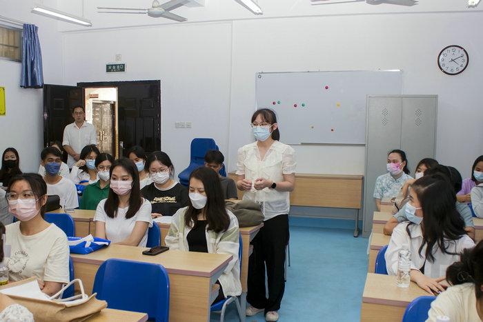 员工代表发言.jpg
