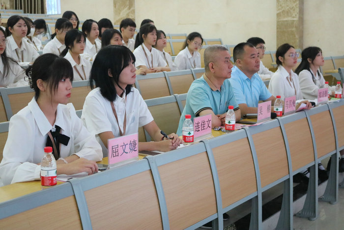 第八届员工干部换届表彰大会现场.jpg