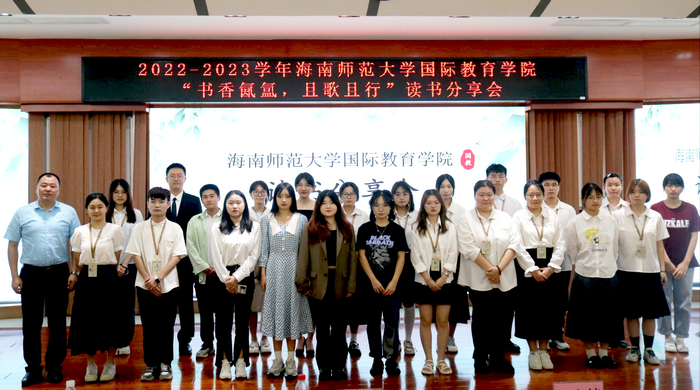 全体人员合影5.png