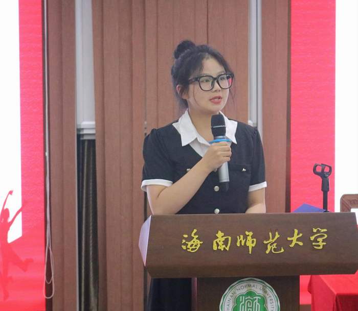 本科老生代表吴梦吉同学发言.png