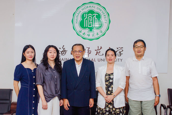 与会代表会后合影留念.jpg