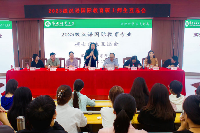 耿娟经理讲话.jpg